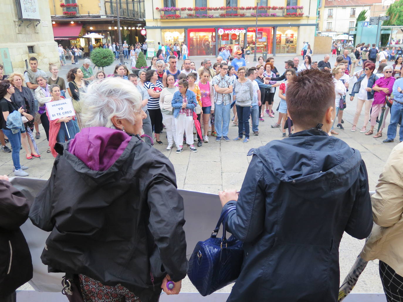 Fotos: Concentración contra la &#039;manada de Manresa&#039;