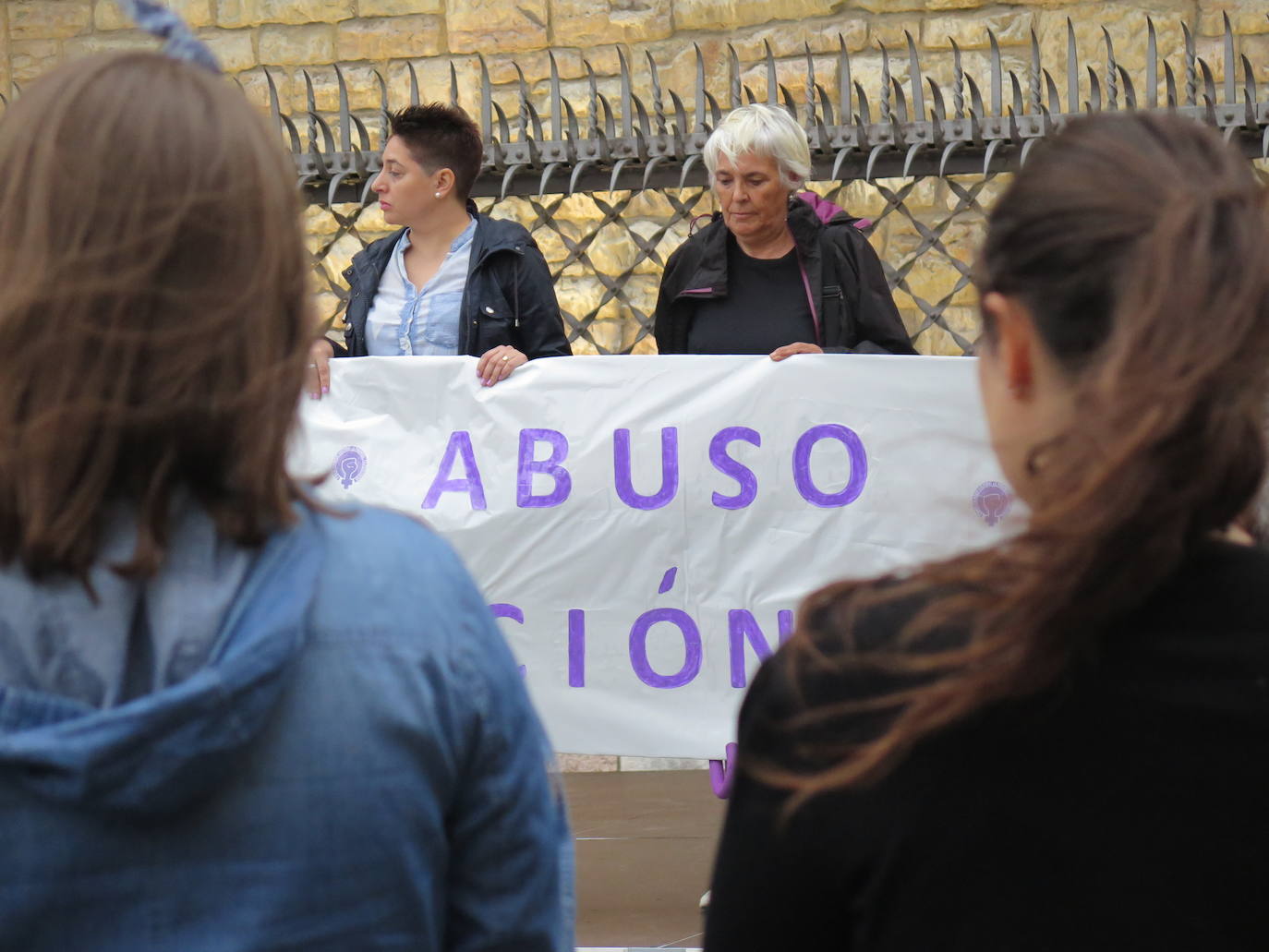 Fotos: Concentración contra la &#039;manada de Manresa&#039;