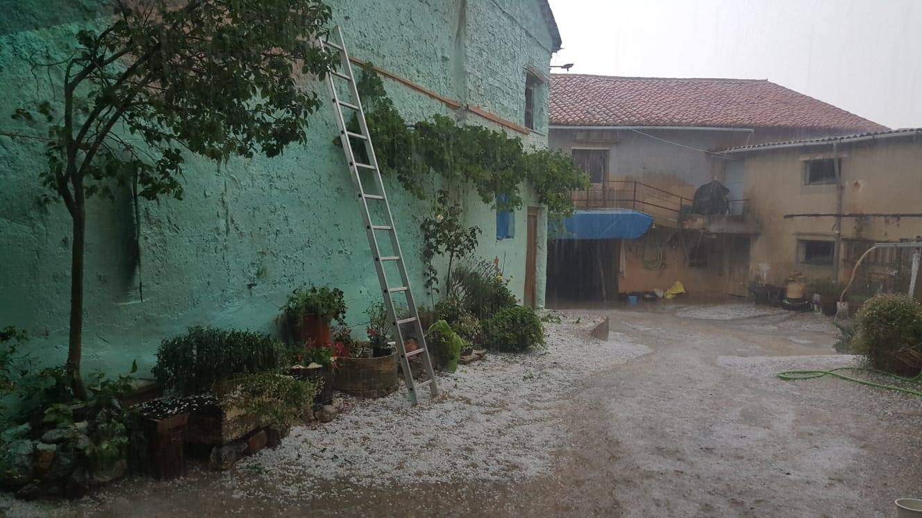 Fotos: Intensa granizada en el Sur de León