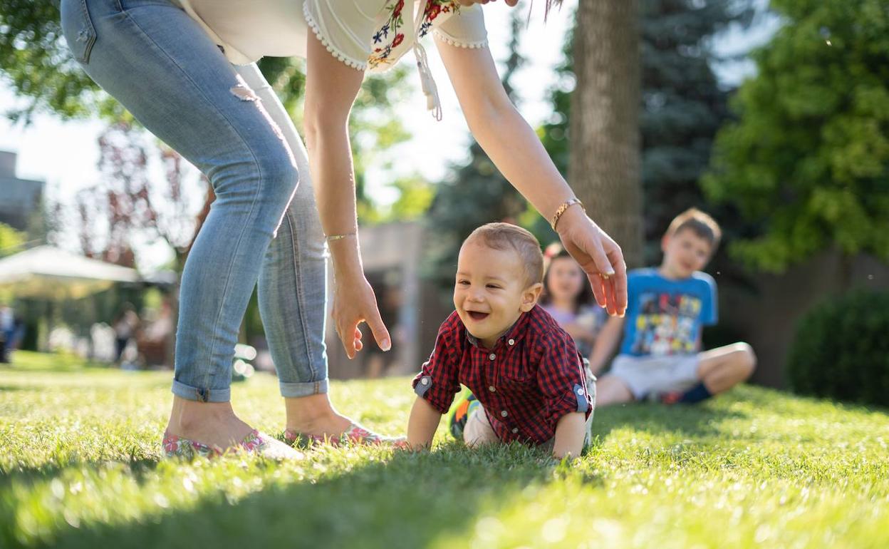 ¿Cuánto cuesta cuidar de los niños en verano?