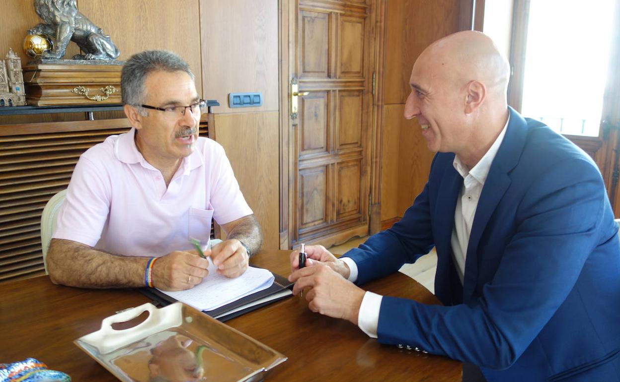 Reunión entre Nicanor Pastrana y el alcalde de José Antonio Diez. 