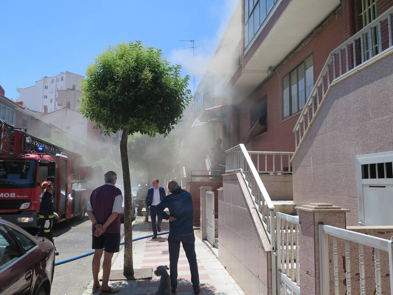 Fotos: Explota un televisor y desata un incendio en una vivienda de El Ejido