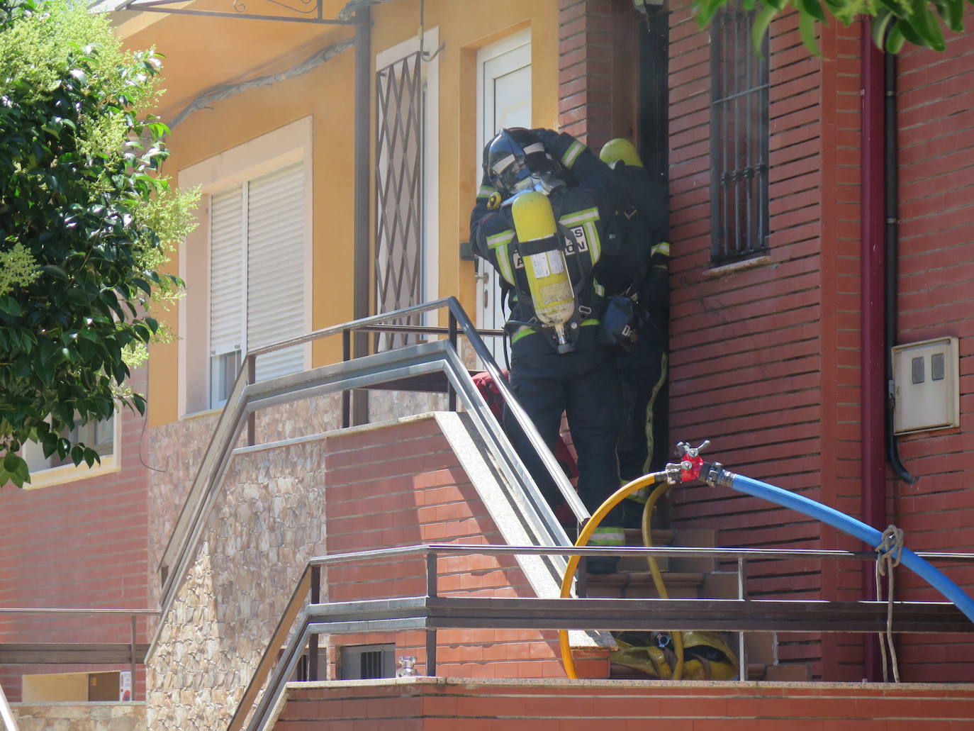 Fotos: Explota un televisor y desata un incendio en una vivienda de El Ejido