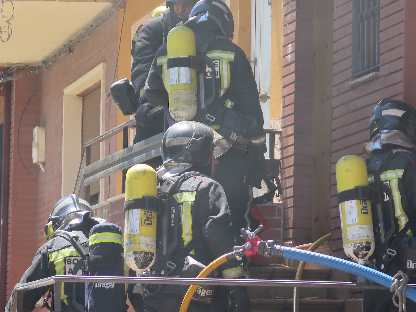 Fotos: Explota un televisor y desata un incendio en una vivienda de El Ejido