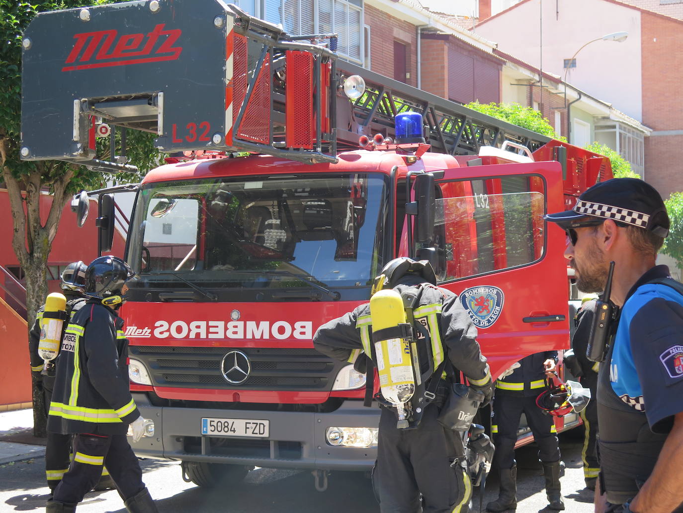 Fotos: Explota un televisor y desata un incendio en una vivienda de El Ejido