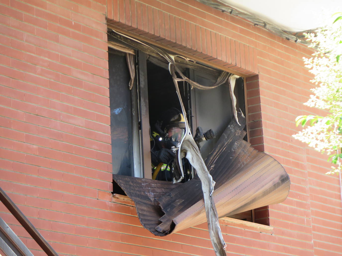 Fotos: Explota un televisor y desata un incendio en una vivienda de El Ejido