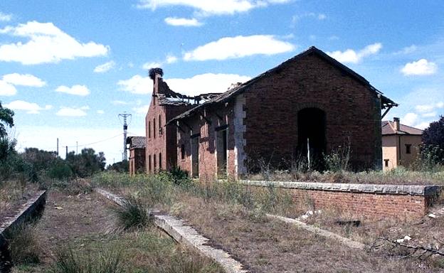 Era un 11 de julio de 1969 cuando el famoso 'tren Burra' dejaba rodar, atrás dejaba miles de historias y enecdotas entre aquel trayecto que unía Medina de Rioseco con Palanquinos 