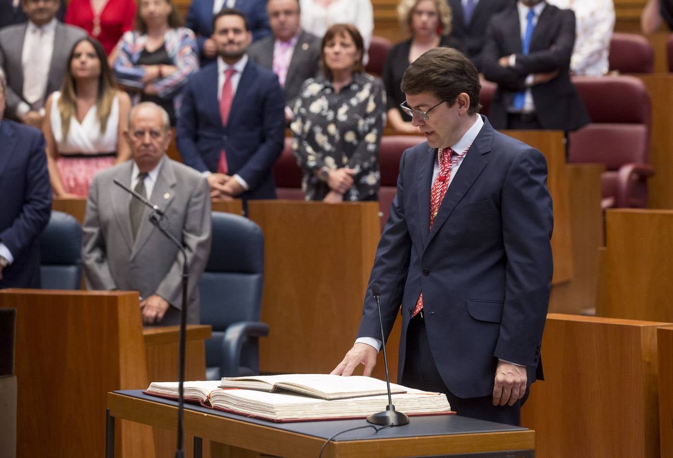 Mañueco da continuidad, con el voto de Cs, a 32 años de presidentes del PP en la Junta