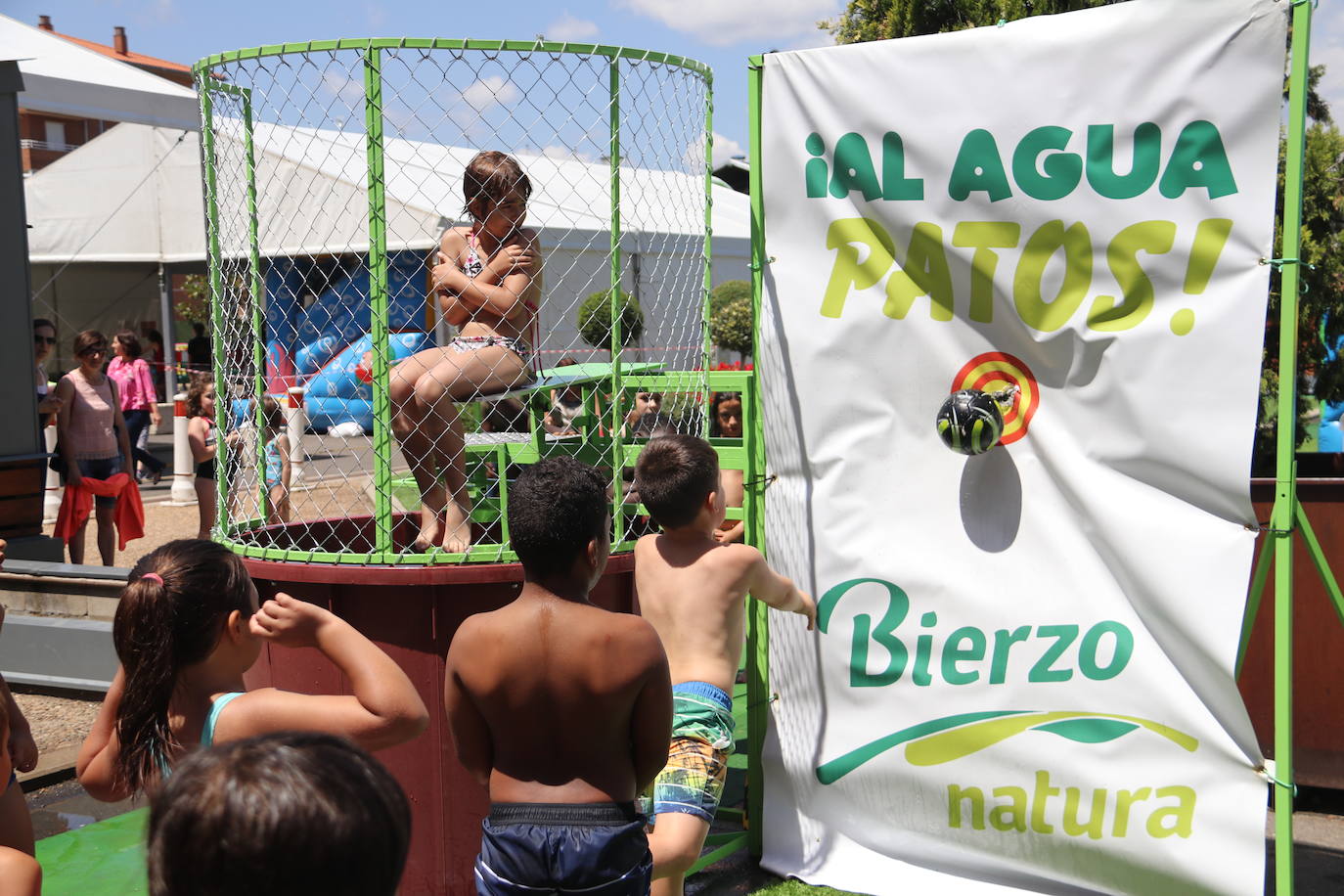 Fotos: La fiesta del agua sigue en Espacio León