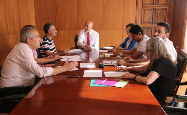 Reunión entre ambas formaciones.