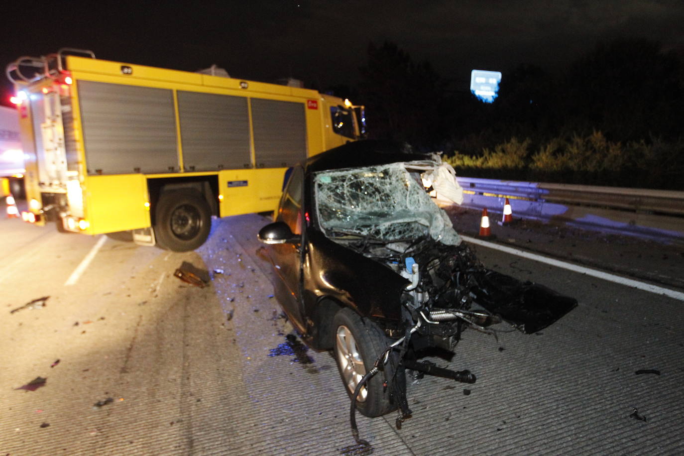 Fotos: Un muerto y cinco heridos en un accidente provocado por un kamikaze en la &#039;Y&#039;