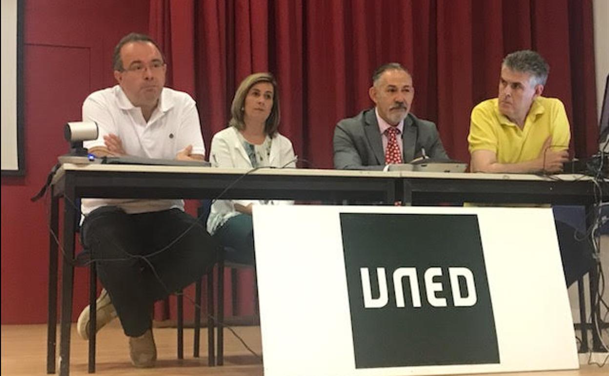 Clausura del curso sobre Destinos Turísticos Sostenibles en el aula de la UNED en Vega de Espinareda.