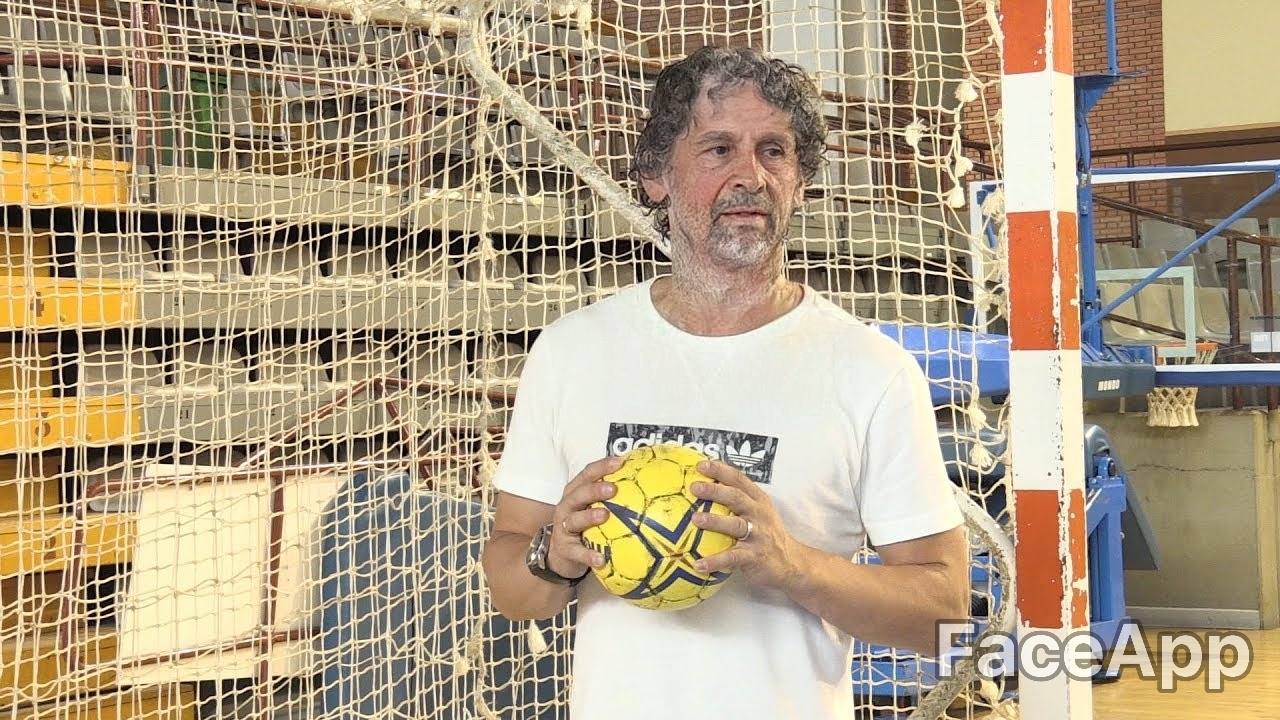 Juanín García, era un jugador de balonmano del Abanca Ademar de León. Es un jugador diestro que ocupa la posición de extremo izquierdo. Destaca por su velocidad y eficacia en el lanzamiento de 6 metros. Además, es especialista en el lanzamiento de penaltis