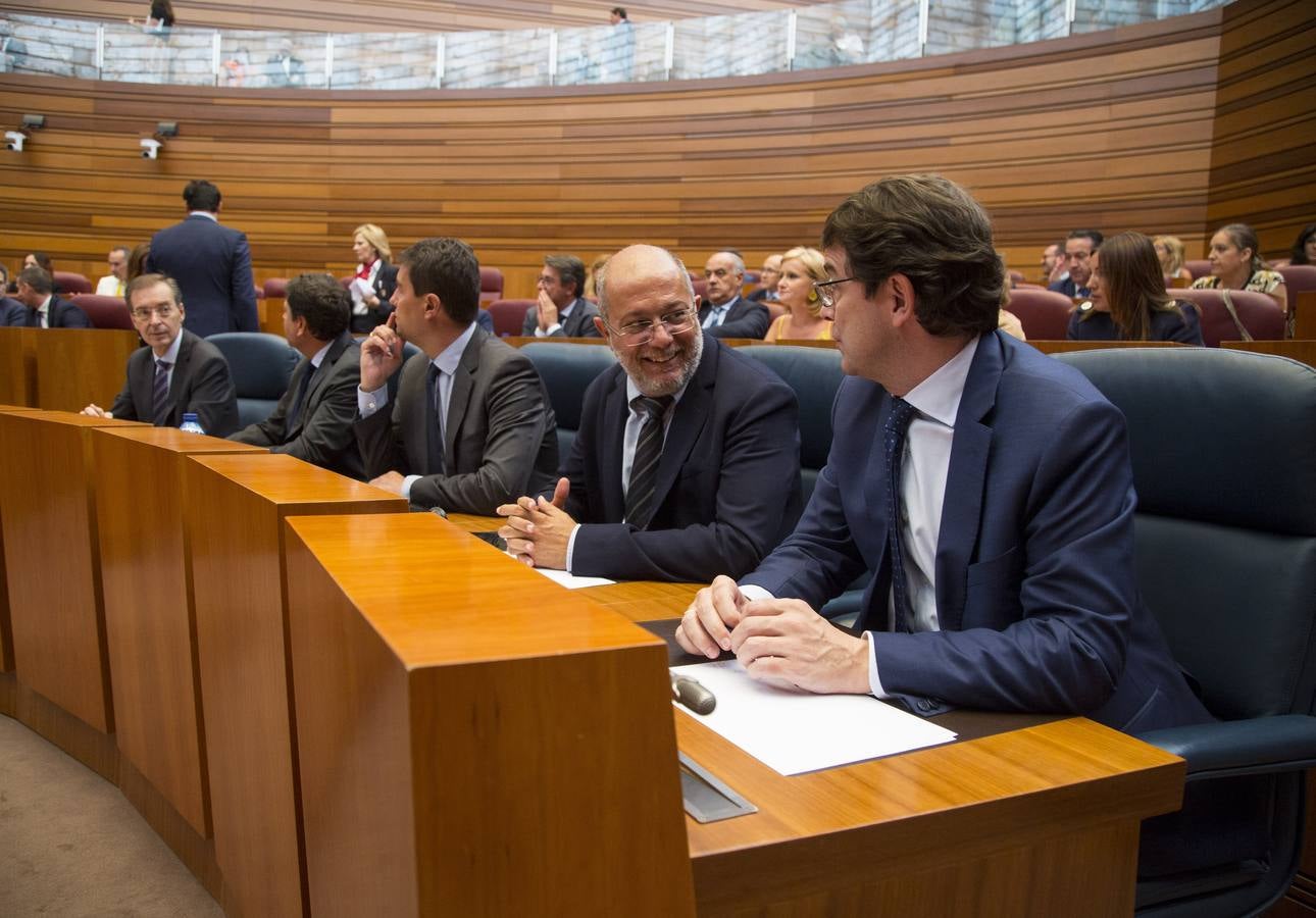 Los votos a favor de PP y Ciudadanos han convertido al vitoriano Javier Maroto en nuevo senador autonómico por Castilla y León | El vicesecretario de Organización del PP (sin vinculación anterior con la comunidad) ha sido elegido como miembro de la Cámara Alta, junto con los socialistas Teresa López y Fran Díaz, en una votación conjunta, no exenta de polémica.