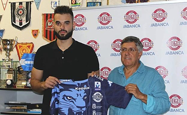 Marchán junto a Cayetano Franco en su presentación. 