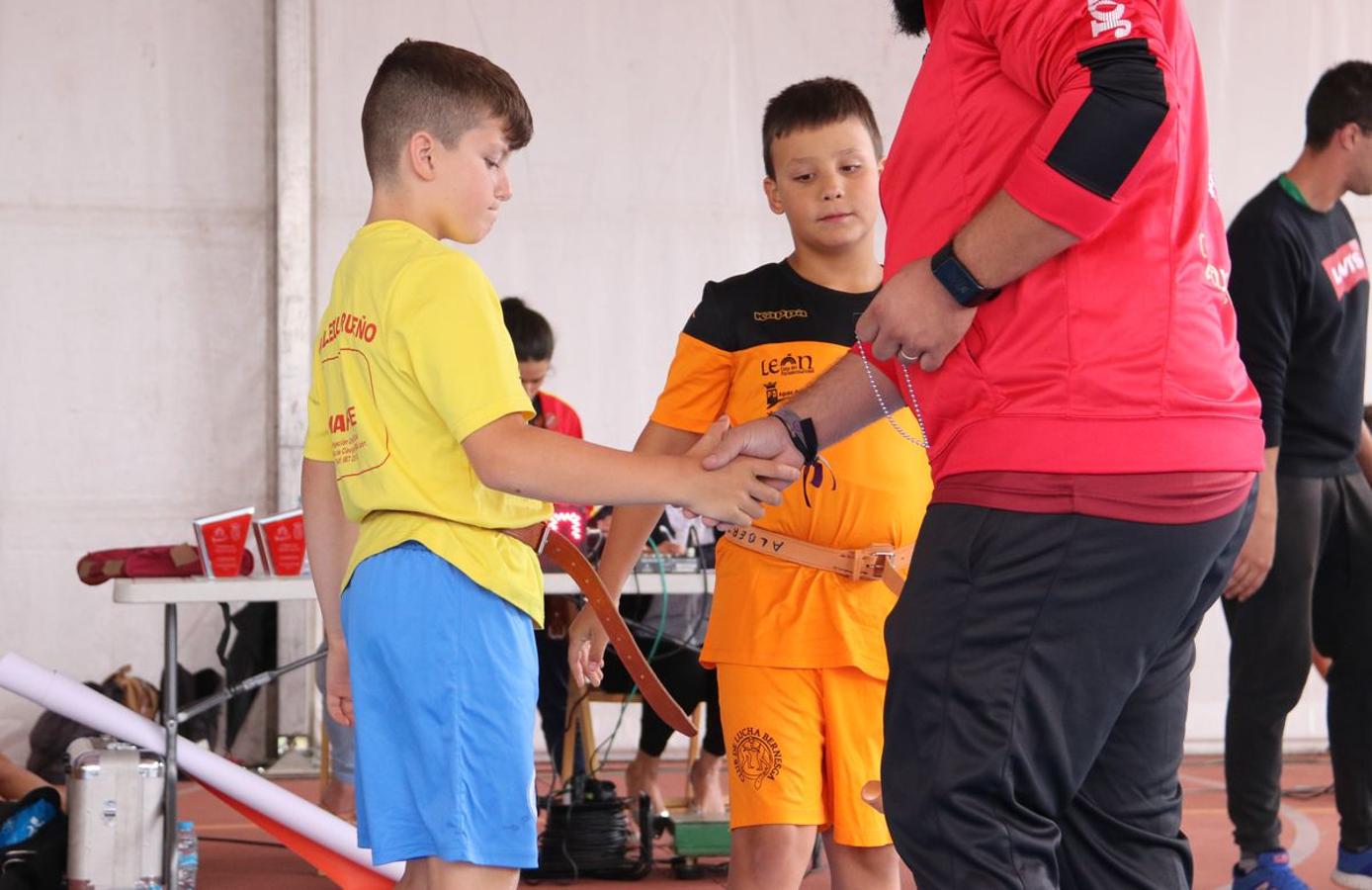 Corro de lucha en Valdefresno