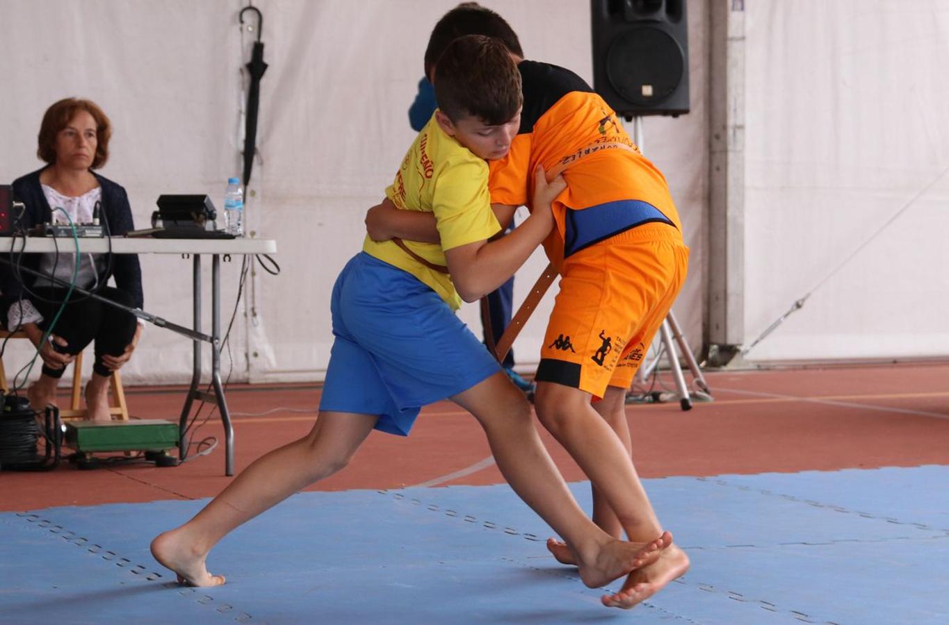 Corro de lucha en Valdefresno