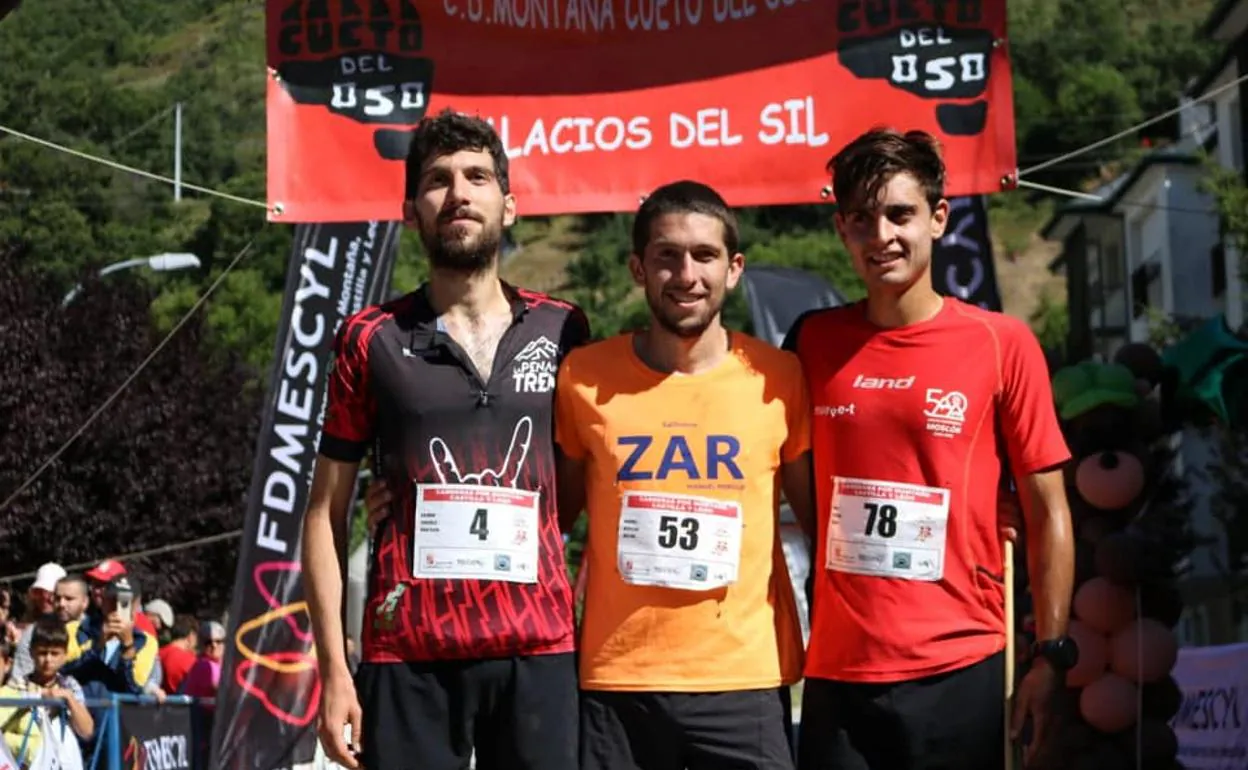 Podio masculino de la carrera.