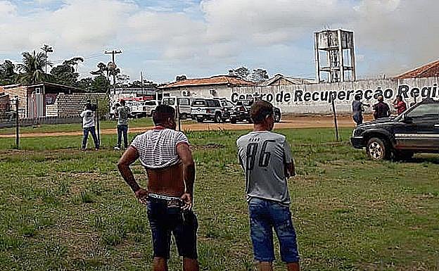 Al menos 52 muertos en un motín entre bandas rivales en una cárcel brasileña