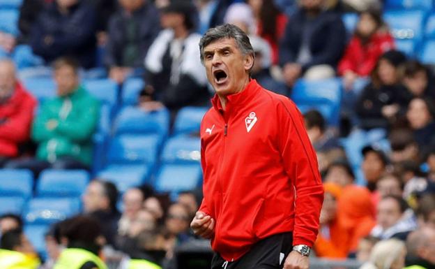 José Luis Mendilibar, en un partido del Eibar de la pasada campaña. 