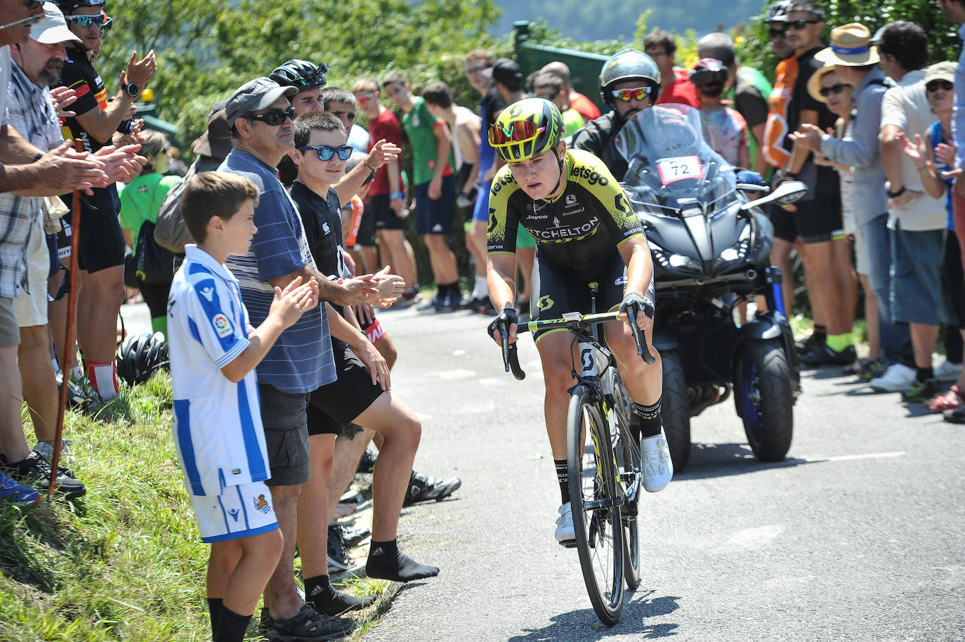 Emoción por todo lo alto en la disputa de la primera edición femenina de la Clásica de San Sebastián, con mucho público animando a las corredoras por todo el recorrido