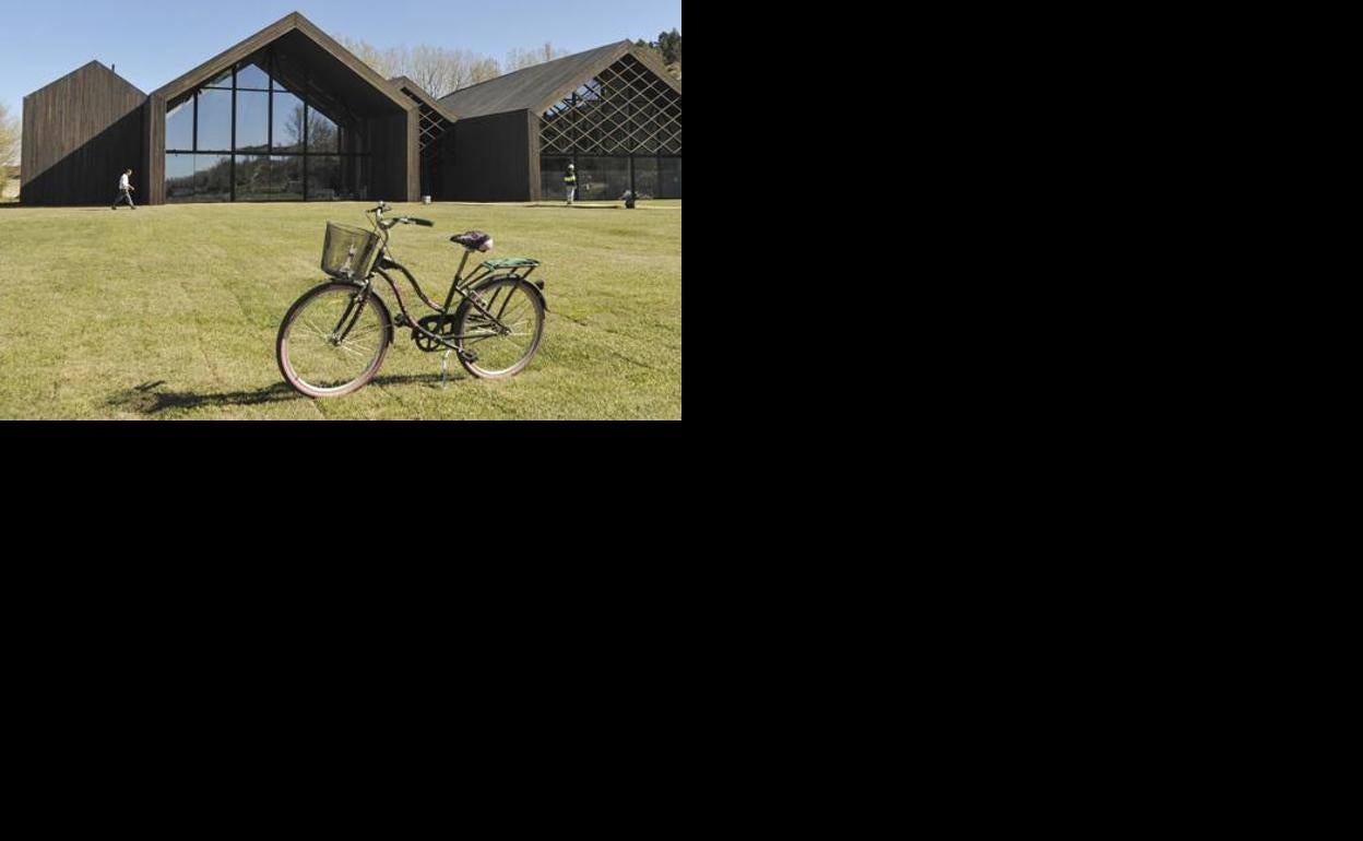 Exterior de la Fundación Cerezales Antonino y Cinia en Cerezales del Condado. 