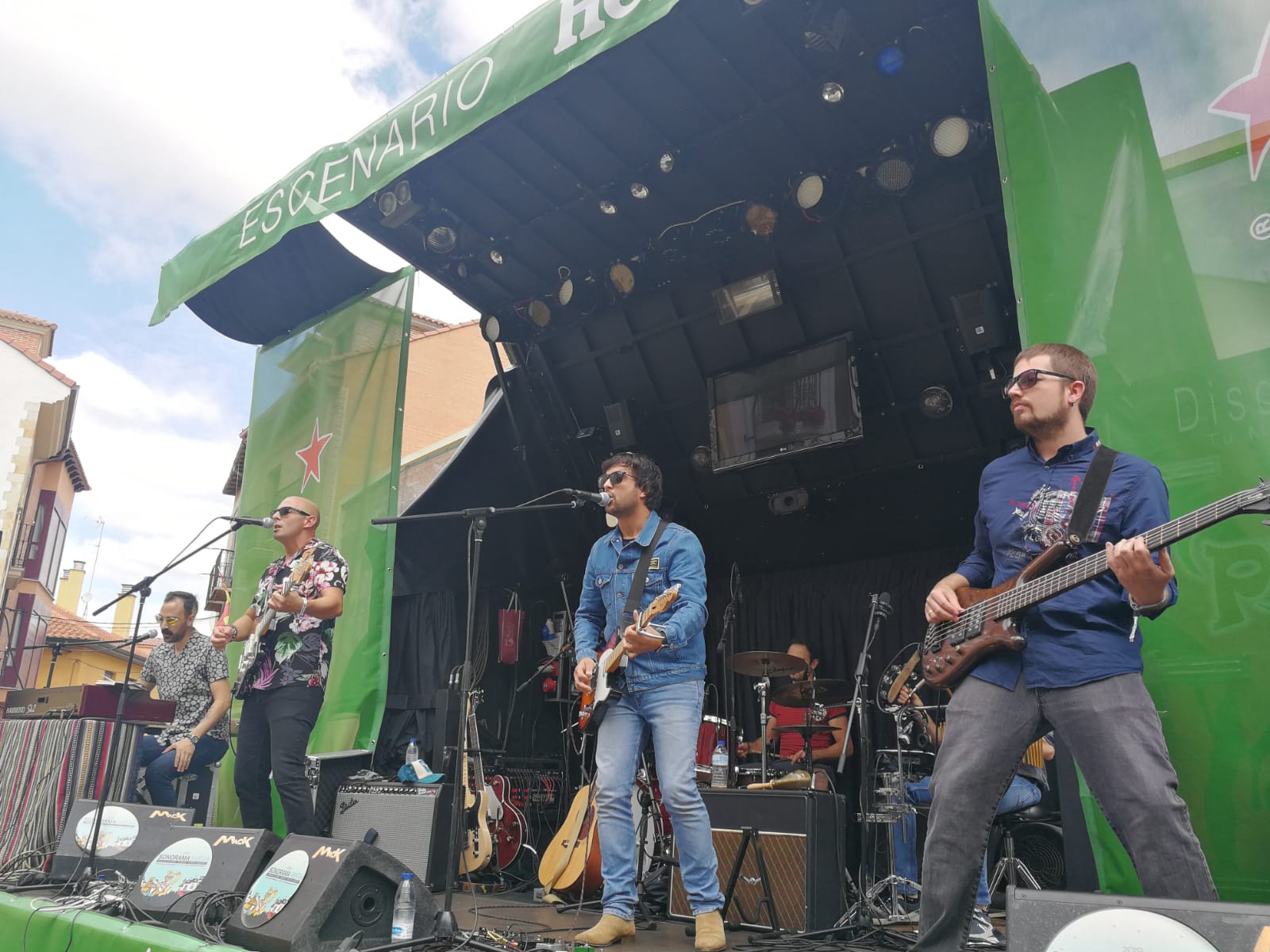 La banda leonesa ha actuado en la Plaza del Trigo de Aranda de Duero tras haber sido incluida en el cartel de este conocido festival.