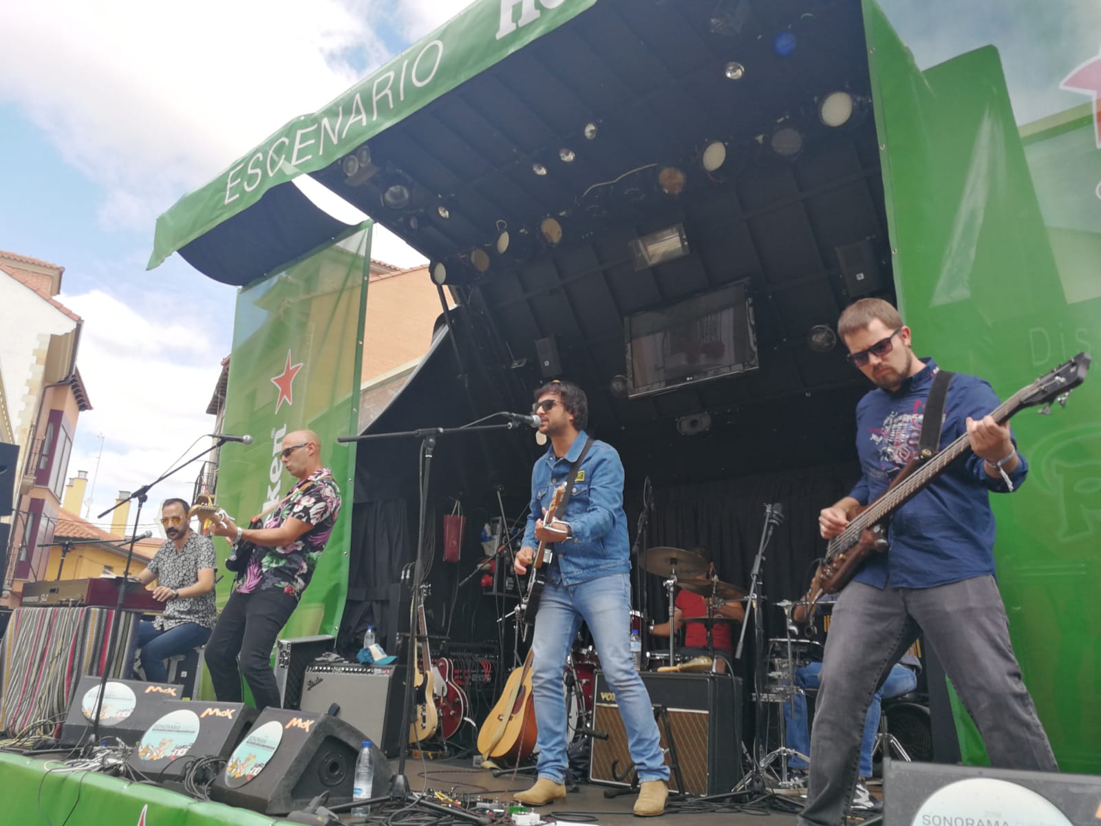 La banda leonesa ha actuado en la Plaza del Trigo de Aranda de Duero tras haber sido incluida en el cartel de este conocido festival.