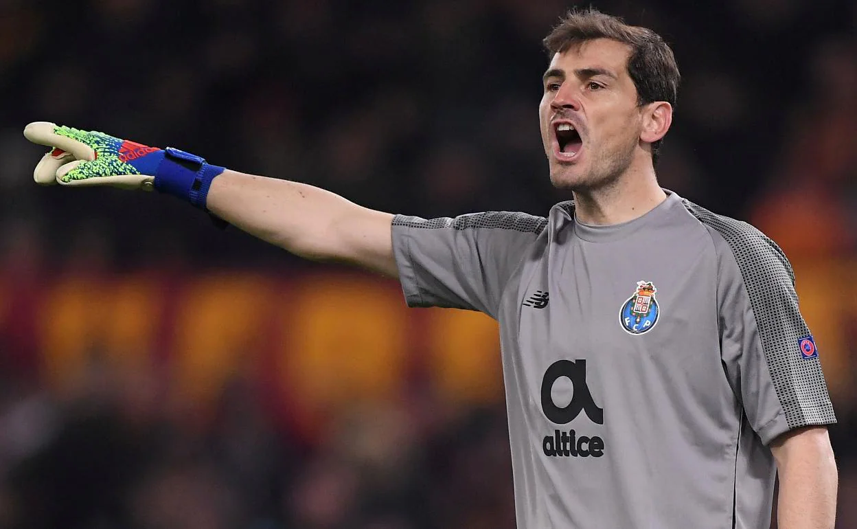 Iker Casillas en un partido de Champions League con el Oporto.