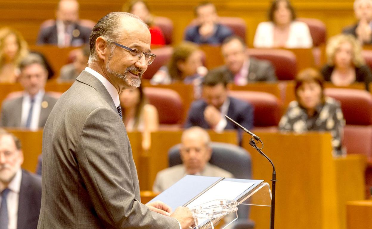 Luis Fuentes, durante una intervención en las Cortes.