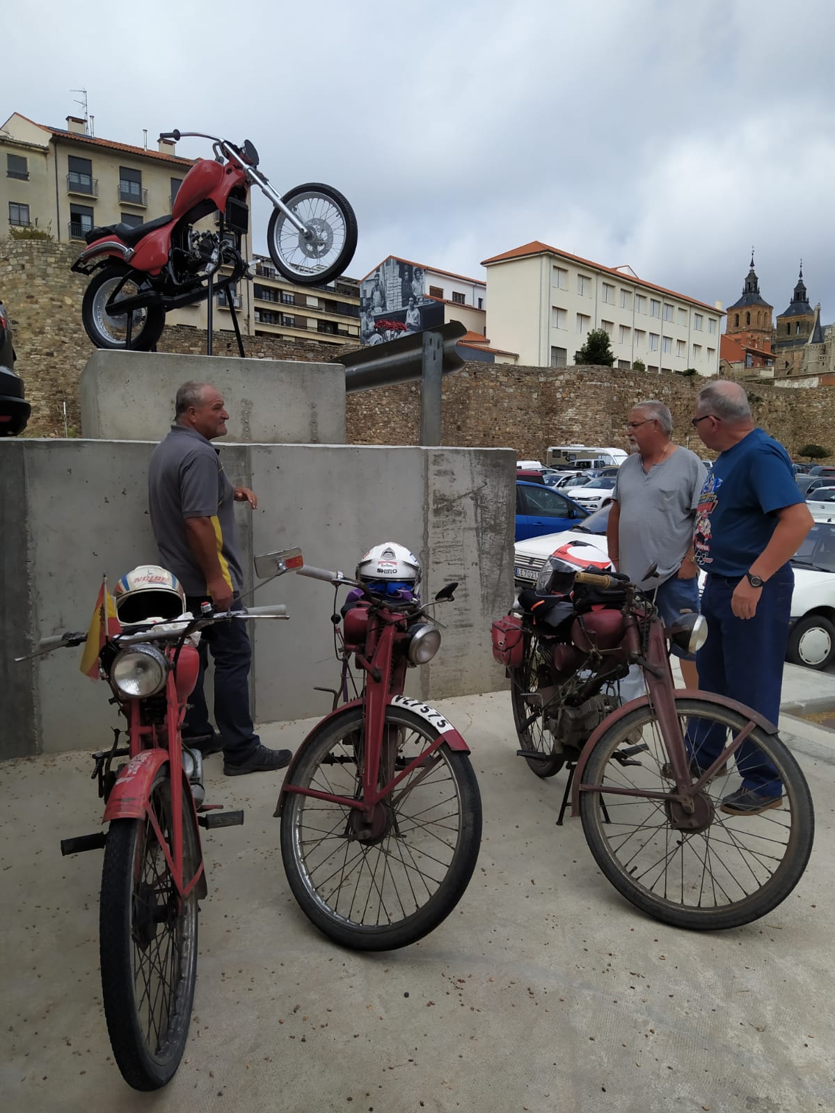 Fotos: Visita al monumento al motorista