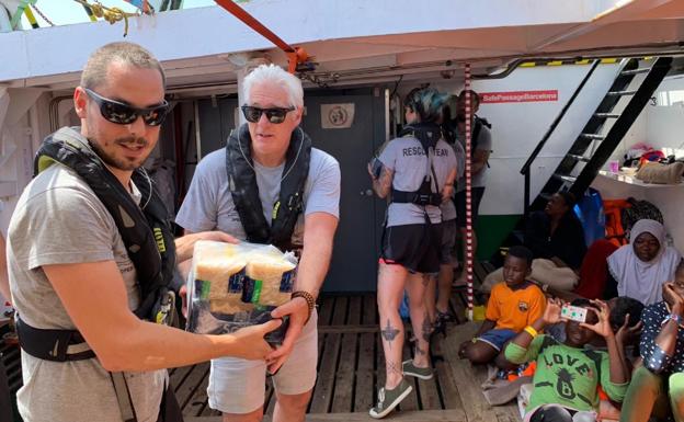 Richard Gere, en yate al Open Arms