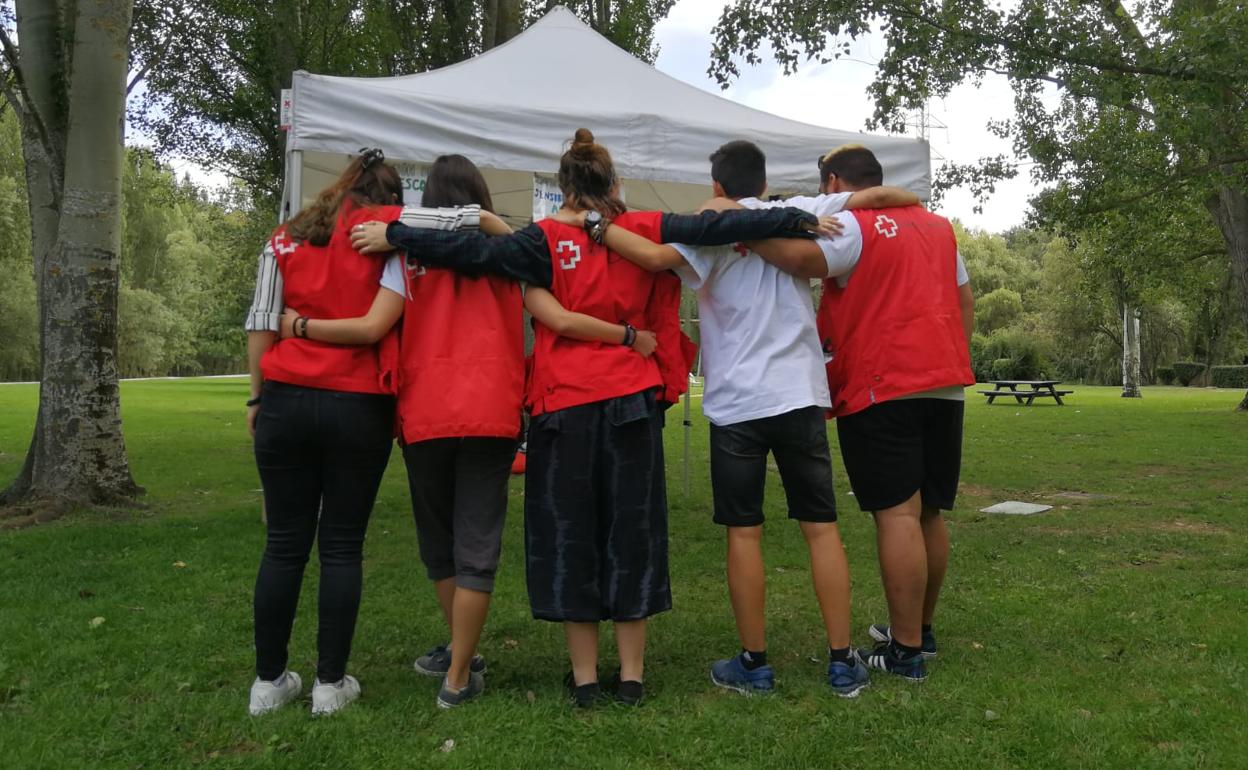 Participantes de la Cruz Roja en las actividades de la Candamia. 