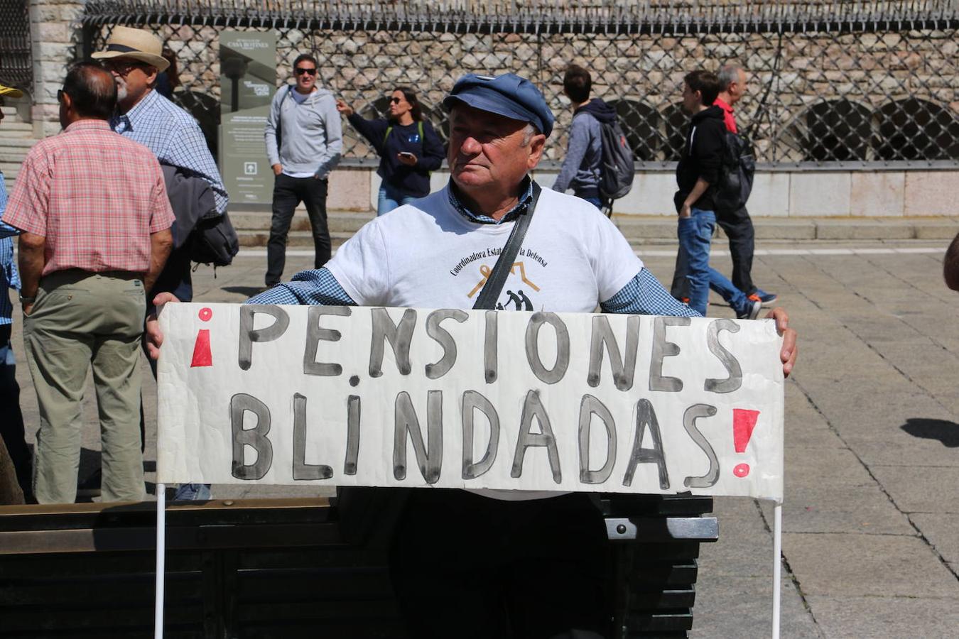 Fotos: Los pensionistas exigen una reforma «digna, seria y rigurosa» de la Seguridad Social