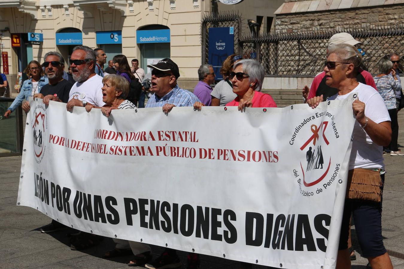 Fotos: Los pensionistas exigen una reforma «digna, seria y rigurosa» de la Seguridad Social