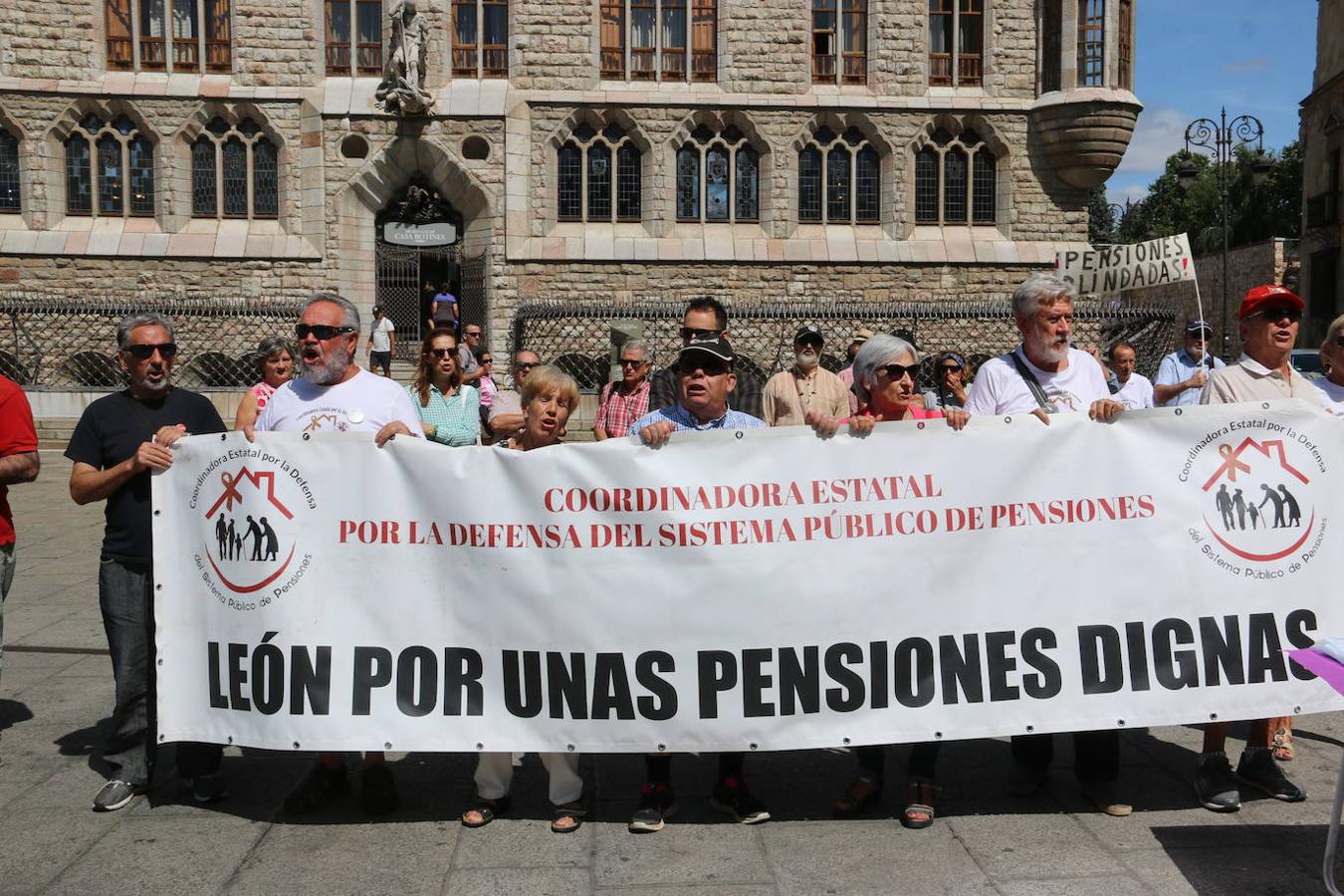 Fotos: Los pensionistas exigen una reforma «digna, seria y rigurosa» de la Seguridad Social