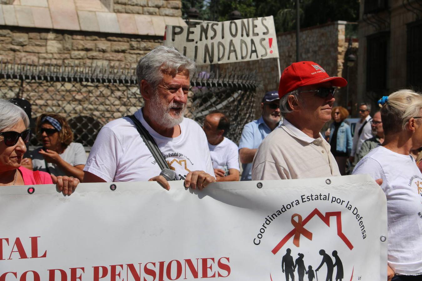 Fotos: Los pensionistas exigen una reforma «digna, seria y rigurosa» de la Seguridad Social