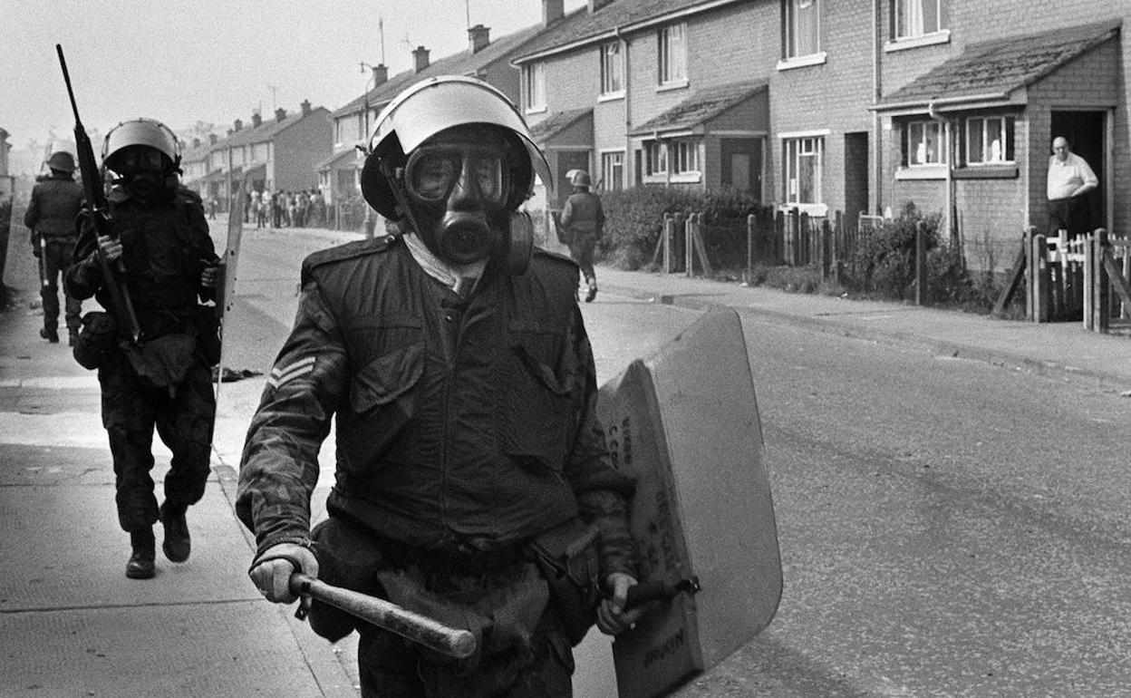 Una patrulla de soldados británicos en Bogside en 1971. 