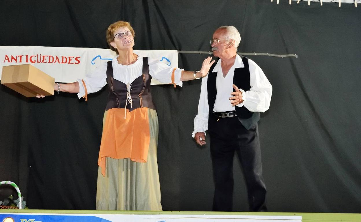 La Plaza de Mayor de Villaquejida se llena para ver el teatro de Jándala