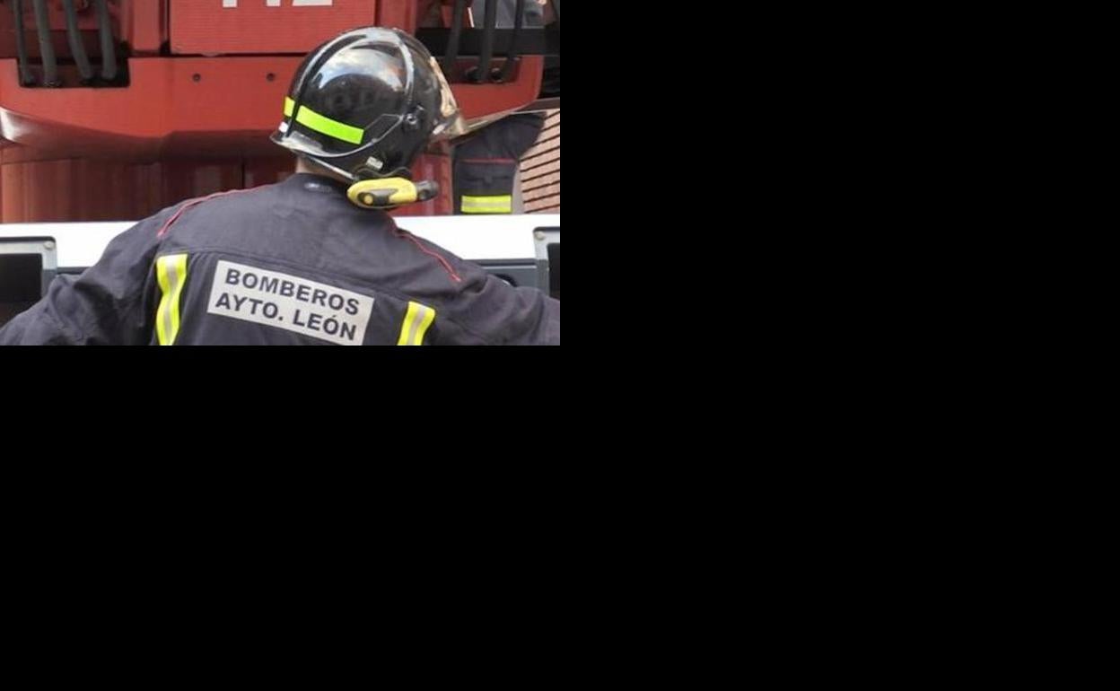 Los Bomberos controlan un fuego en unos residuos en el Polígono de Onzonilla