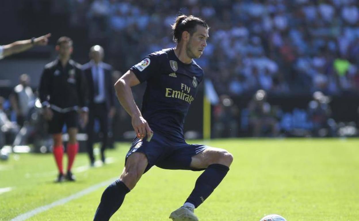 Gareth Bale, en acción con la pelota.