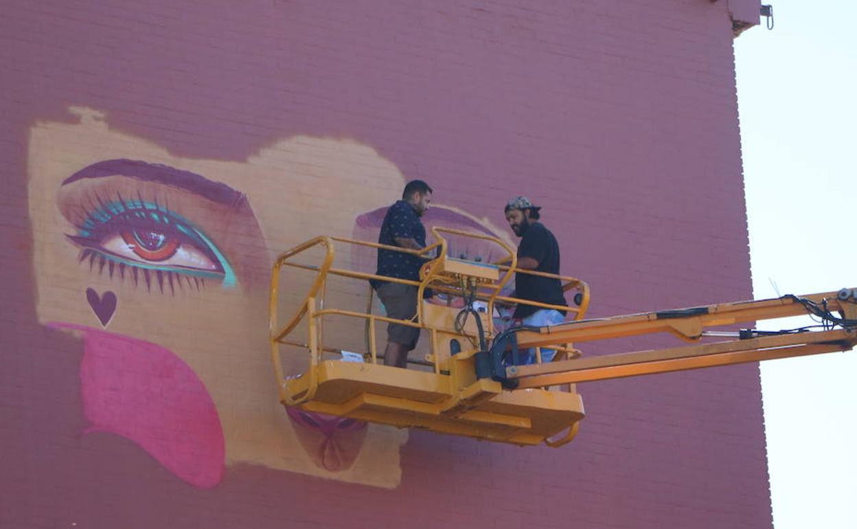 La Bañeza, la ciudad del arte urbano, disfruta del VII Festival Internacional Art Aero Rap