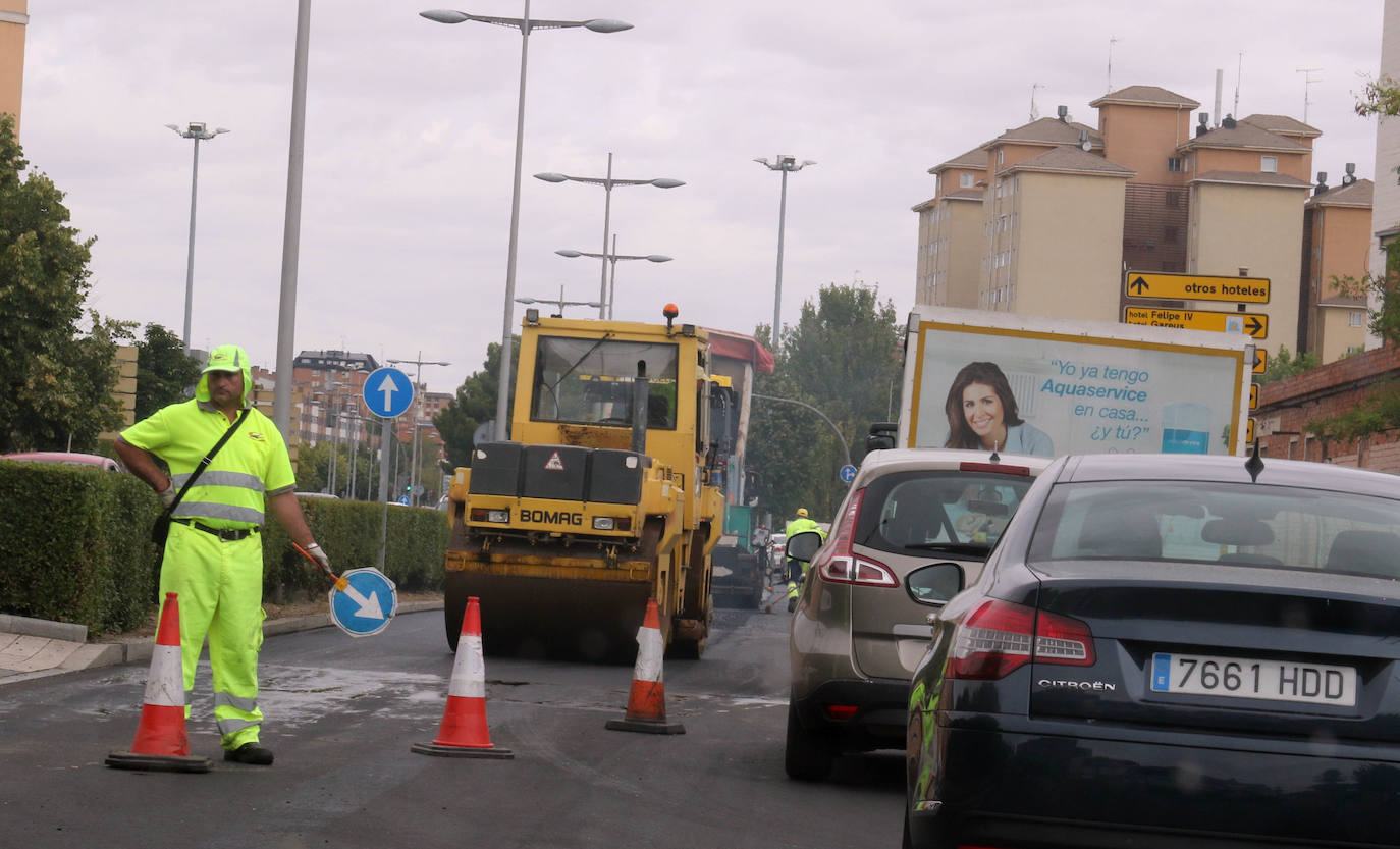El Ayuntamiento de Valladolid aprovecha el verano para acometer obras de asfaltado en diferentes vías de la ciudad.