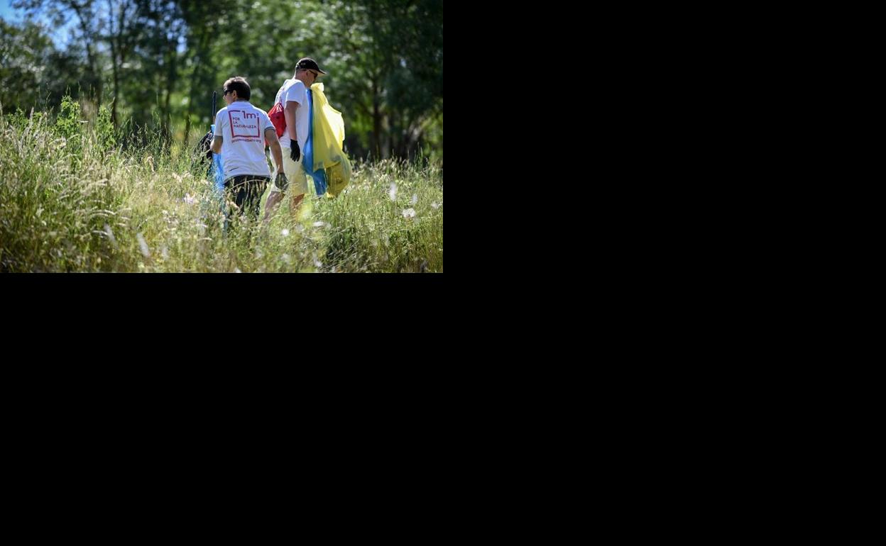 Cruz Roja y SeoBirdLife recogieron 132 kilos de basura en la Laguna de Villadangos del Páramo