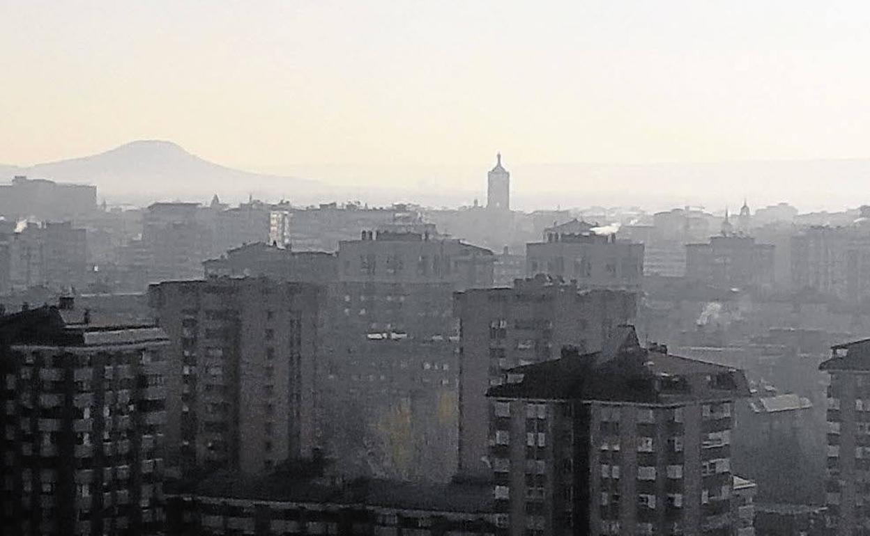 Contaminación de Valladolid desde el cerro de las Contiendas.