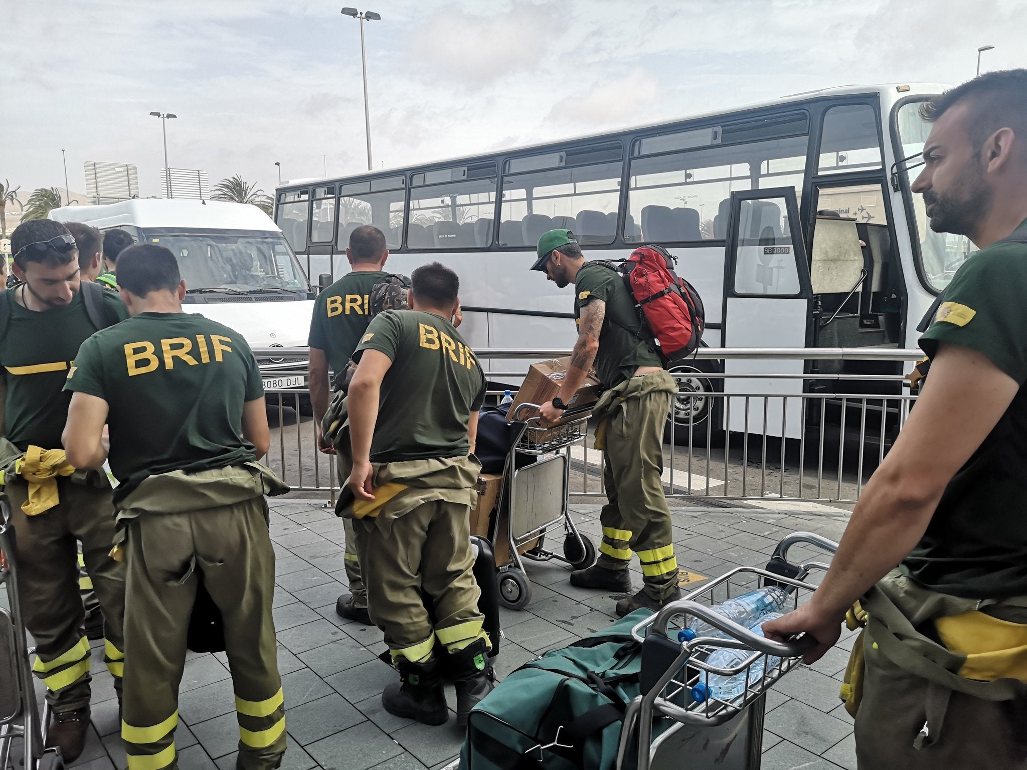 Efectivos de la BRif durante los trabajos de extinción.