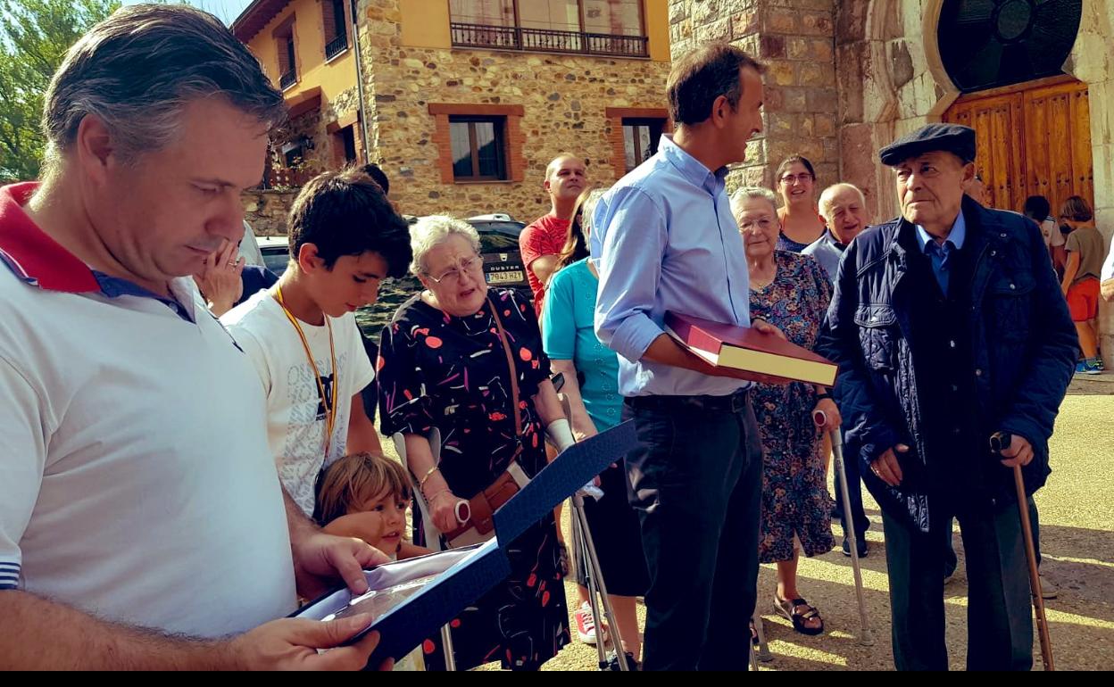 La Diputación reconoce la promoción del bolo leonés de Victoriano de la Puente