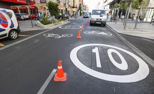 Pintadas de limitación de la velocidad. 