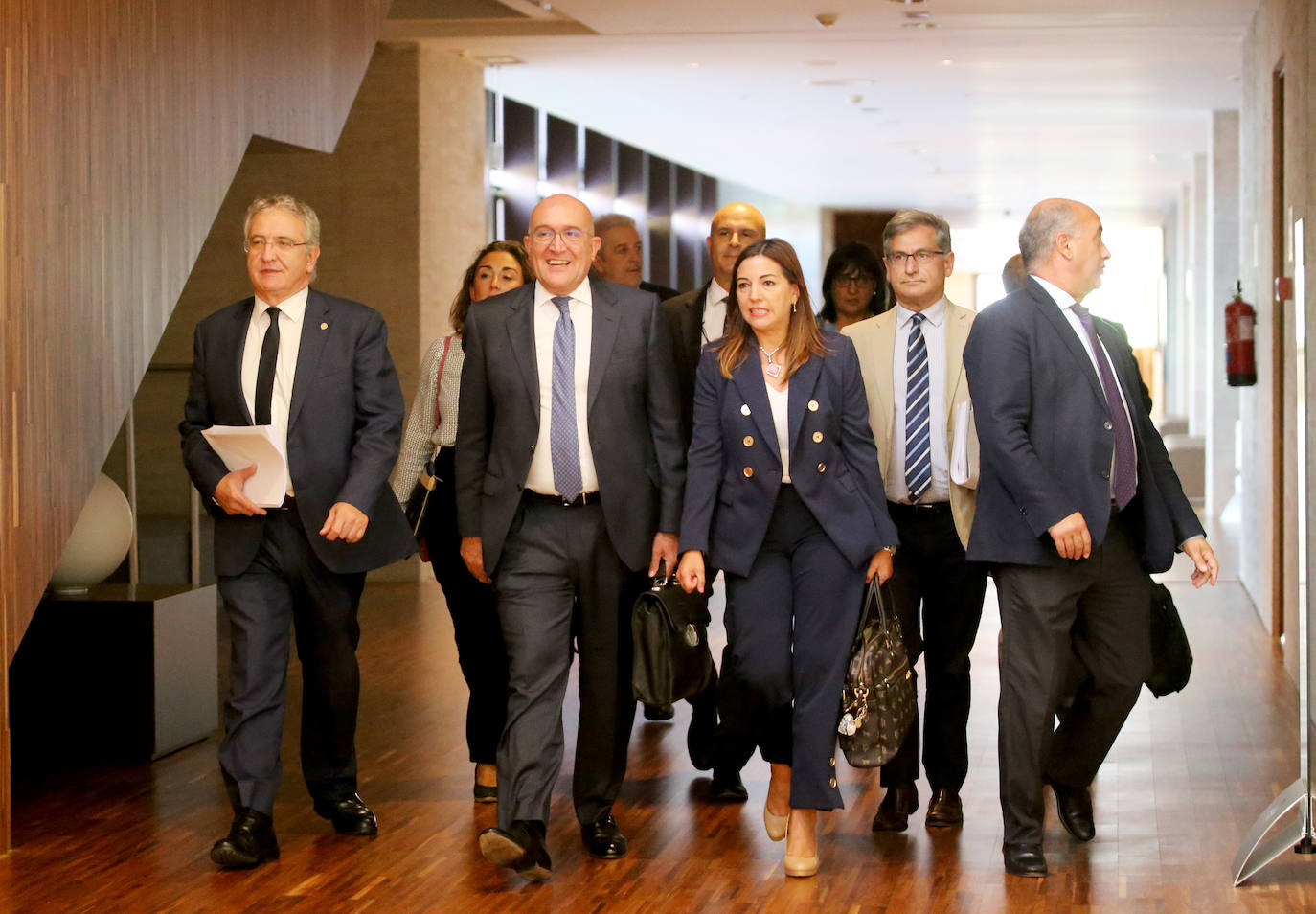 Fotos: Comparecencia en las Cortes para exponer el programa de actuaciones de Agricultura en la presente legislatura