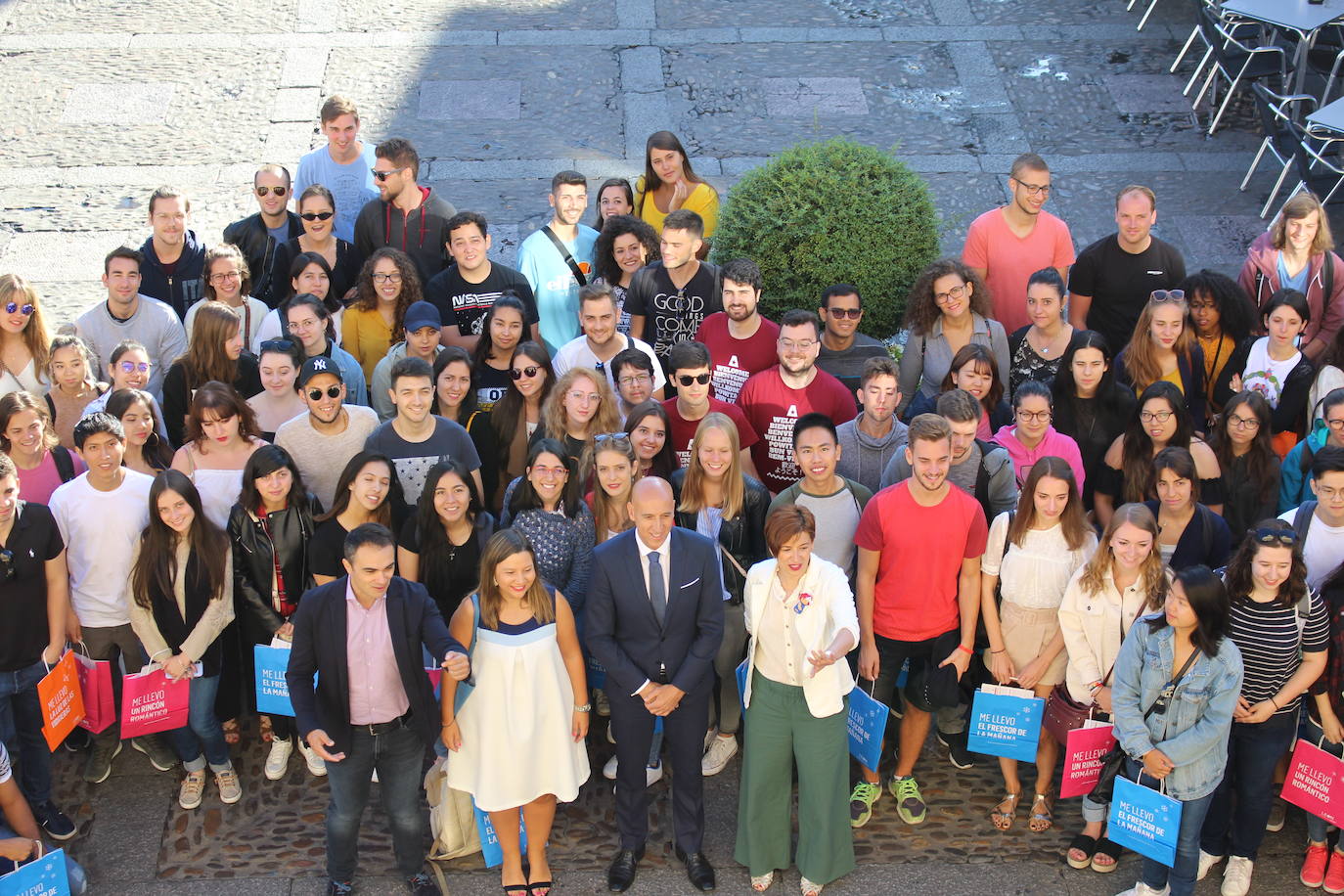 Fotos: El alcalde recibe a los estudiantes internacionales